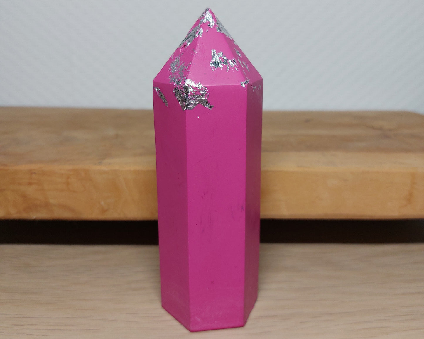 Obelisk Toren - Magenta/Zilver Acrylwereld.nl